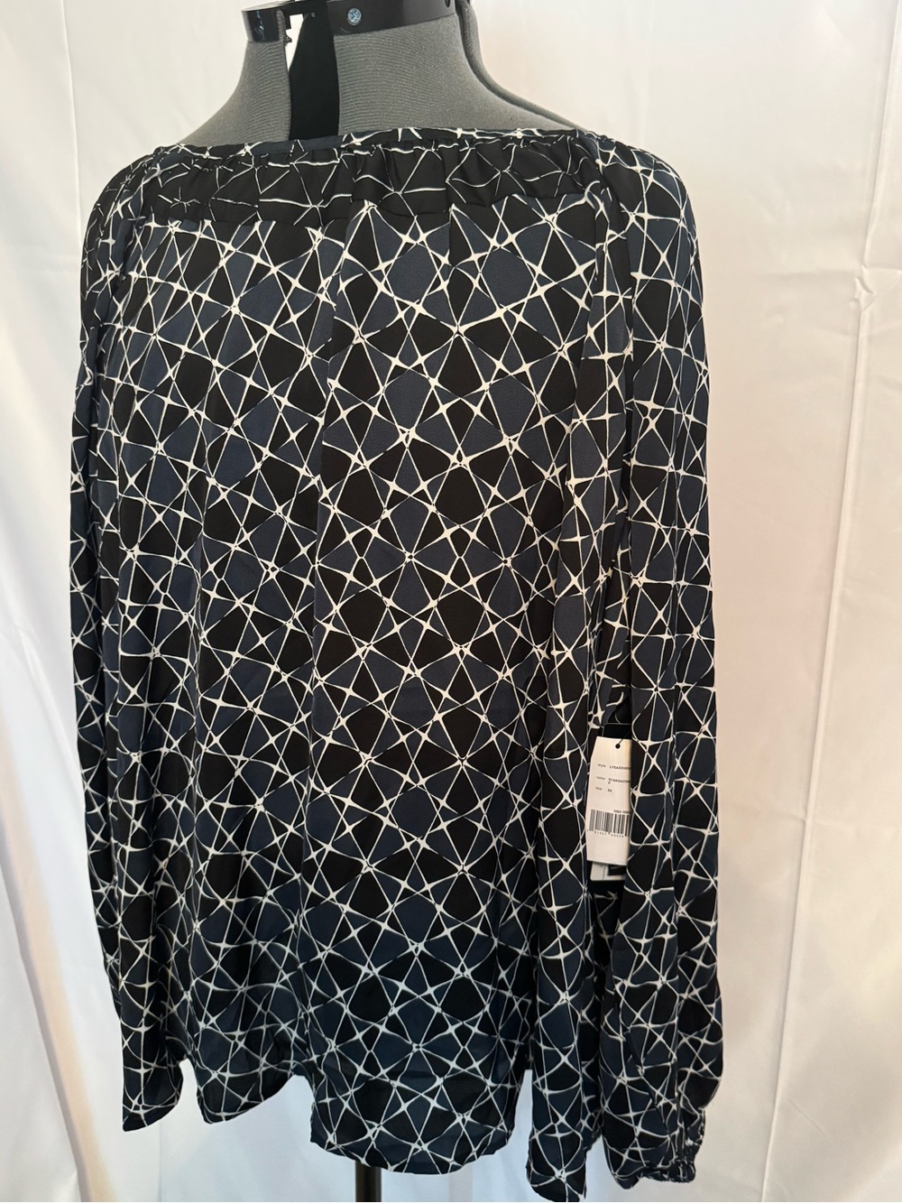 NWT Liverpool Navy and White Geometric Long Sleeve Blouse Top